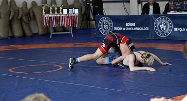 Edirneli güreşçiler dostluk turnuvasında ABD'li güreşçilerle karşılaştı