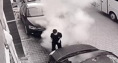 Elindeki torpillerin patlamasıyla ağır yaralandı; o anlar kamerada