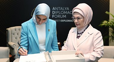 Emine Erdoğan, Suriye Cumhurbaşkanı'nın eşi Latife El Durubi ile görüştü