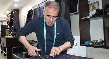 Engeli mesleğinden koparmadı; 42 yıldır terzilik yapıyor