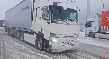 Erzincan-Sivas kara yolunda kar yağışı