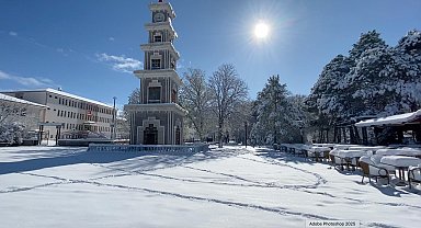 Erzincanlılar nisan ayında güne 20 santime ulaşan karla uyandı