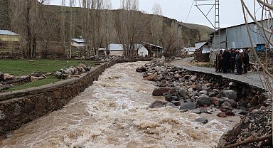 Erzurum'da dere taştı; geçen sene yapılan koruma çalışmaları zarar gördü