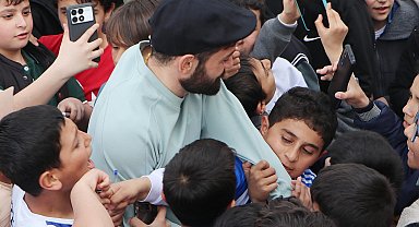 Erzurumspor'da başkan, teknik direktör ve kaptana öğrencilerden yoğun ilgi
