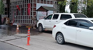 Gaziantep Havalimanı uygulama noktasında arbede sırasında ateş açıldı; 1'i polis, 2 yaralı