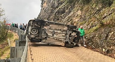 Hafif ticari araç devrildi: 3 yaralı