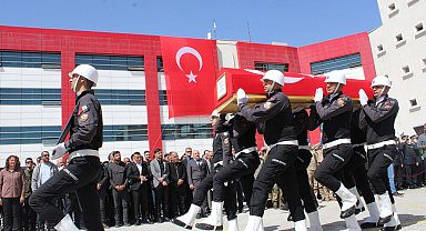 Halı sahada kalp krizinden hayatını kaybeden komiser için tören