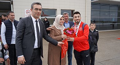 Halterde Avrupa şampiyonu olan Harun Algül'e memleketi Şırnak'ta görkemli karşılama
