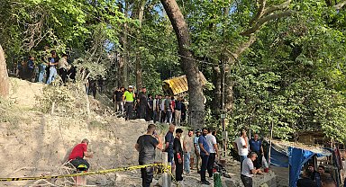 Hatay'da freni arızalanan kamyon şelale bölgesine düştü: 1 ölü, 1 yaralı