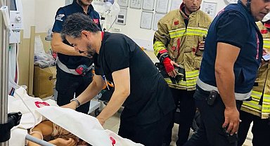 Hatay'da yüksekten düşen çocuğun beline demir çubuk saplandı