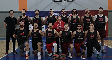 HAVELSAN erkek basketbol takımının kadın antrenörü