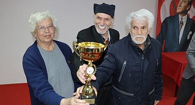 Huzurevi sakinleri kupa için yarıştı