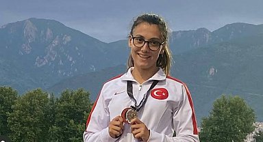 İstanbul- Ağabeyini kaybettiği kansere anne ve babası da yakalanan özel milli sporcunun azmi