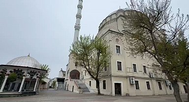 İstanbul- Arnavutköy'de depremin ardından minaresi hasar gören camii mühürlendi