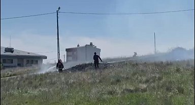 İstanbul - Arnavutköy'de fabrika deposunda başlayan yangın, otluk alana sıçradı