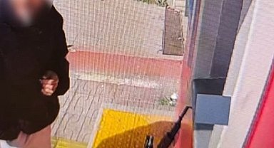 İstanbul - Ataşehir'de uzun namlulu silahla ATM'den para çeken şüpheli gözaltına alındı