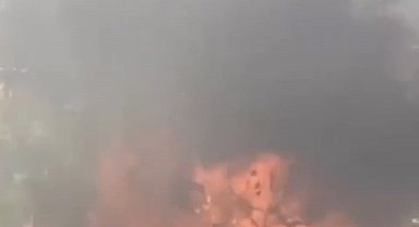 İstanbul- Avcılar'da ahşap kömürlük alev alev yandı