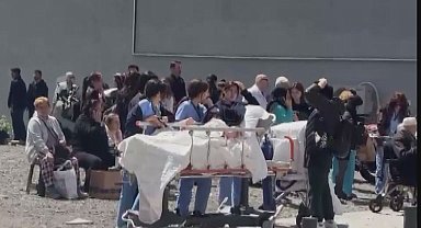 İstanbul - Avcılar'da hastanede yatan hastalar, bina kontrol edilirken arsaya taşındı