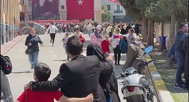 İstanbul- Avcılar'da öğrenciler okuldaki 23 Nisan gösterilerinde depreme yakalandılar