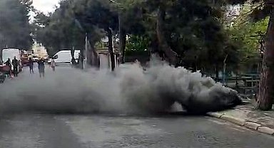 İstanbul - Avcılar'da yeraltı kabloları yandı; caddeyi duman kapladı