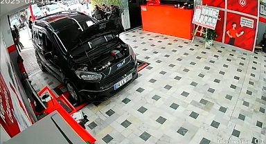 İstanbul- Bağcılar'da oto galeriye el yapımı patlayıcıyla saldırı kamerada
