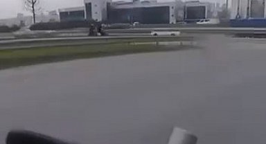 İstanbul- Bahçelievler'de denetimden kaçan motosikletli başka bir motosiklete çarptı