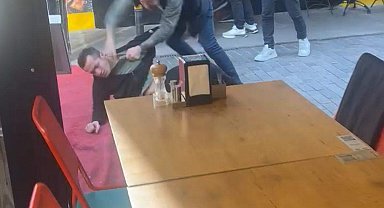 İstanbul - Beşiktaş'da komşu iki esnafın sokak ortasında kavgası kamerada