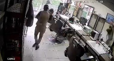 İstanbul- Beylikdüzü'nde deprem sırasında oğlunu berberde unuttu