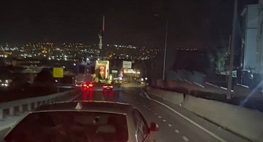 İstanbul- Büyükçekmece'de yolunu kestiği minibüsün camını yumrukladı