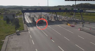 İstanbul- Çekmeköy'de gişelerden 110 kilometre hızla geçen şüpheli kamerada