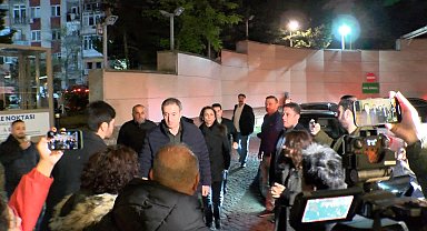 İstanbul - DEM Parti Eş Genel Başkanları, Önder'in tedavi gördüğü hastaneye geldi