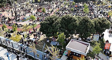 İstanbul- Depremin ardından Fatih Millet Bahçesi'ndeki yoğunluk havadan görüntülendi