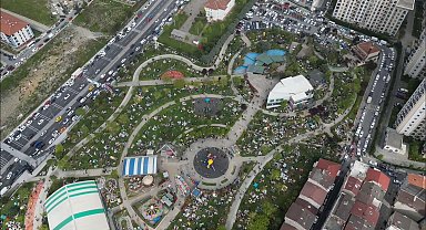 İstanbul - Esenler 15 Temmuz Millet Bahçesi ve Deprem Parkı'ndaki yoğunluk havadan görüntülendi