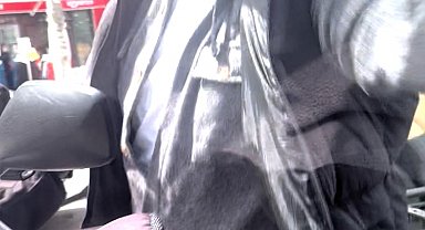 İstanbul-Esenyurt'ta motosikletli maganda otomobilin aynasını kırdı: 'Mahalleye gel kavga edeceğiz'