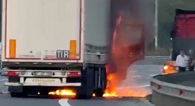 İstanbul - Eyüpsultan Kuzey Marmara Otoyolu'nda TIR alev alev yandı