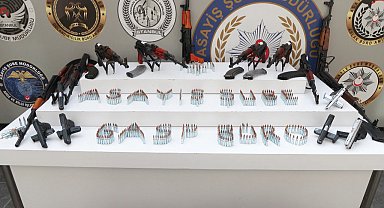 İstanbul - Haraç çetesinin cephaneliği ele geçirildi