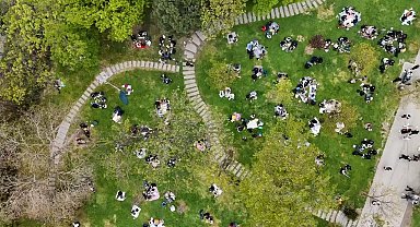 İstanbul - İstanbul'da deprem sonrası Maçka Parkı'nda yoğunluk havadan görüntülendi Ek bilgilerle