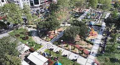 İstanbul - İstanbul'da evlerine girmekten çekinenler çadırlarda ve araçlarında kalmaya devam ediyor