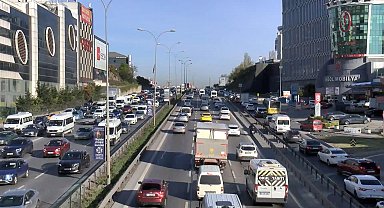 İstanbul - İstanbul'da trafik yoğunluğu yaşanıyor - 1