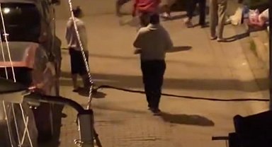 İstanbul- Kağıthane'de komşu iki ailenin park yeri kavgası kamerada