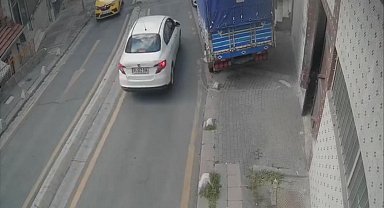 İstanbul- Kağıthane'de otomobilin çarptığı kadının bacağı koptu; hastanede hayatını kaybetti