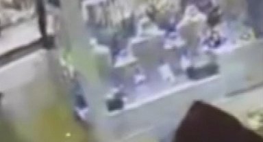 İstanbul - Kapalıçarşı'da kuyumcudan altın bilezik çaldı; 81'inci işinde yakalandı