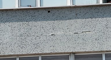 İstanbul - Küçükçekmece'de çatlakların oluştuğu 6 katlı iş hanı tahliye edildi