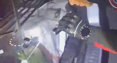 İstanbul - Maslak'ta polis uygulamada piton ve zehirli Mısır yılanları ele geçirdi; o anlar kamerada