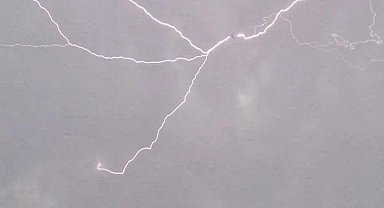 İstanbul- Pegasus uçağına yıldırım isabet etti