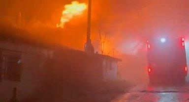 İstanbul - Sarıyer'de iki ev ve bir baraka alev alev yandı