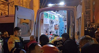 İstanbul - Sultanbeyli'de boru tamir eden kişi göçük altında kalarak yaralandı