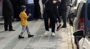 İstanbul -Sultangazi'de düğün salonunda çıkan kavga sokağa taştı