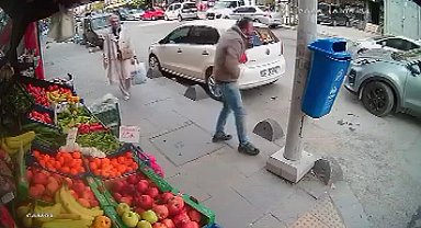 İstanbul- Sultangazi'de zabıta boğulma tehlikesi geçiren esnafı heimlich manevrasıyla kurtardı