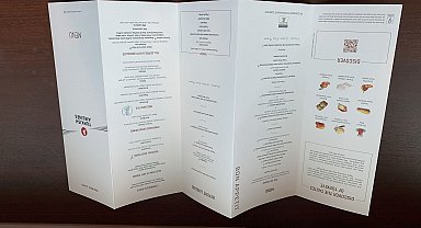 İstanbul - THY'den Business Class yolcularına 3 dilde yemek menüsü kartı